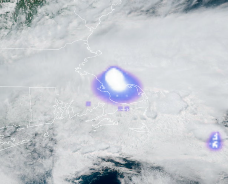 ABD'de Massachusetts üzerinde meteor infilak etti!