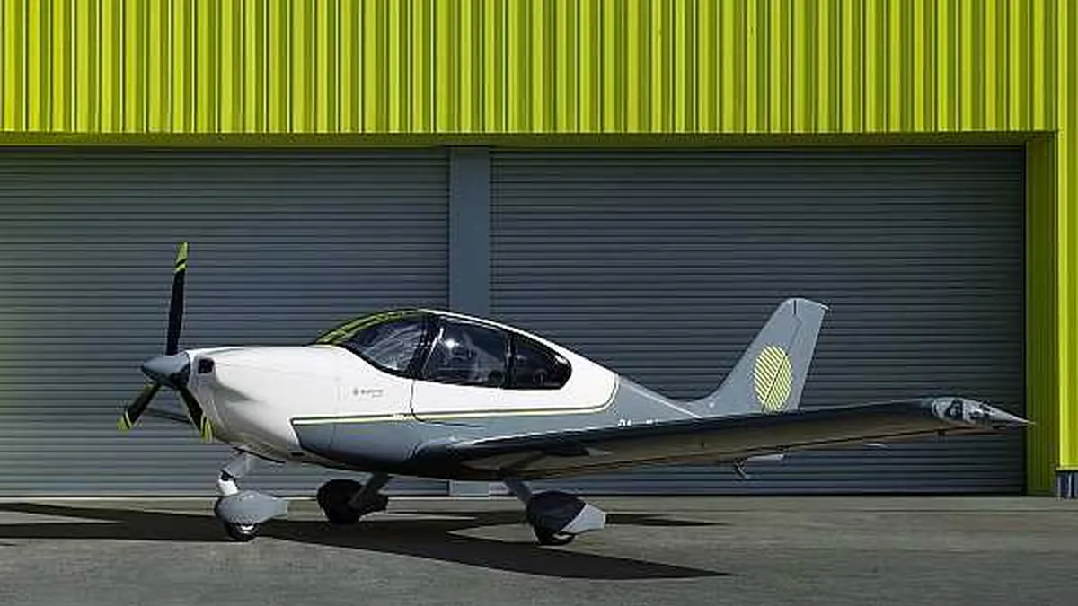 Rusya'nın Yerli Piston Motorlu Tango Uçağı İlk Uçuşunu Yaptı
