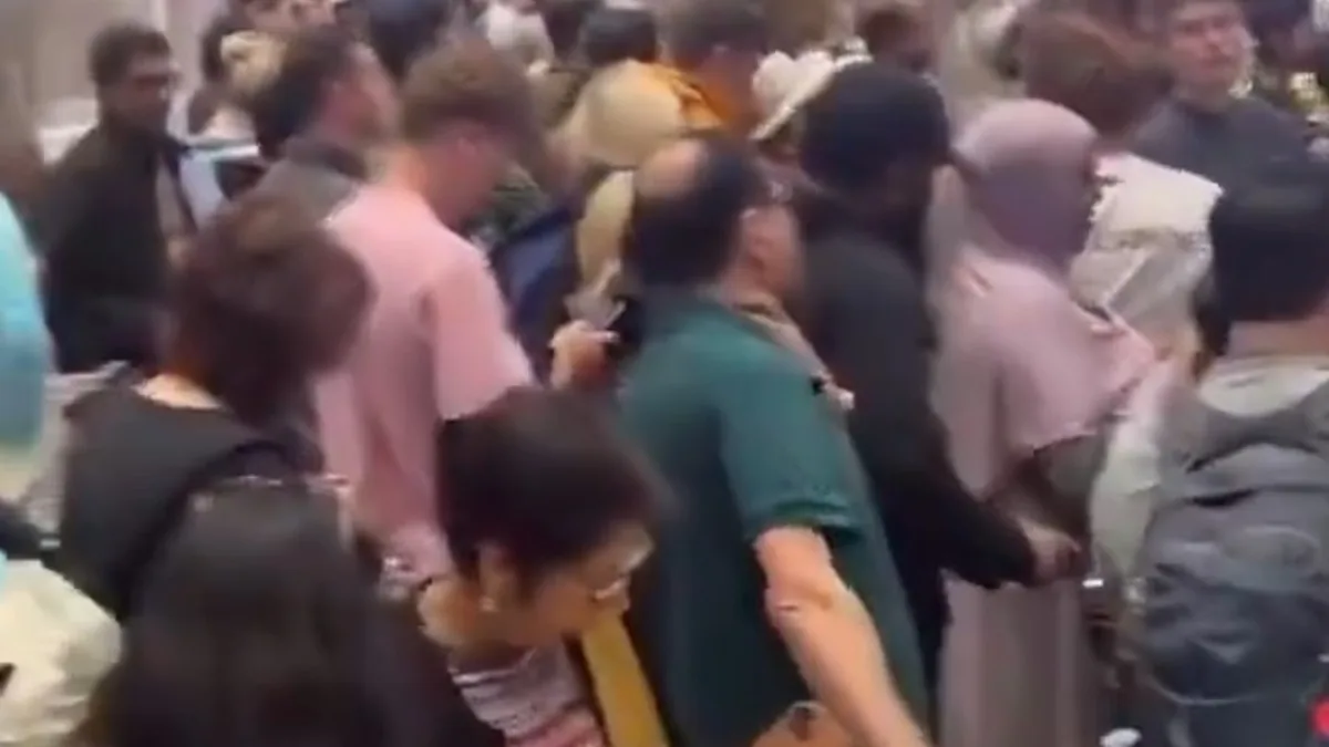 İran Gerilimi Dubai Havalimanı'nda Olağanüstü Yoğunluk Yarattı
