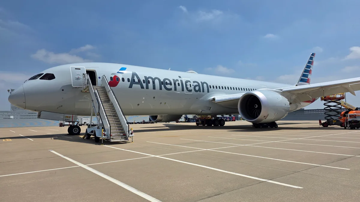 American Airlines Uçağı Kabin Ekibi Rahatsızlığı Nedeniyle Acil İniş Yaptı