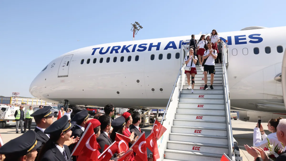 THY Kaptan Pilotundan Şampiyon Filenin Sultanları'na Özel Anons