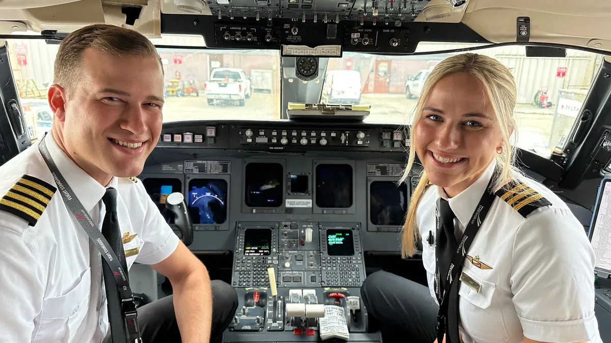 Delta Air Lines'ta Kardeş Pilotlar İlk Kez Aynı Kokpitte