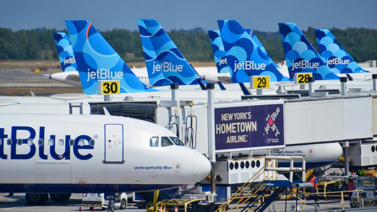 JetBlue, Yanlışlıkla Açılan Acil Çıkış Kaydıraklarını Önlemek İçin Kapı Prosedürünü Değiştiriyor