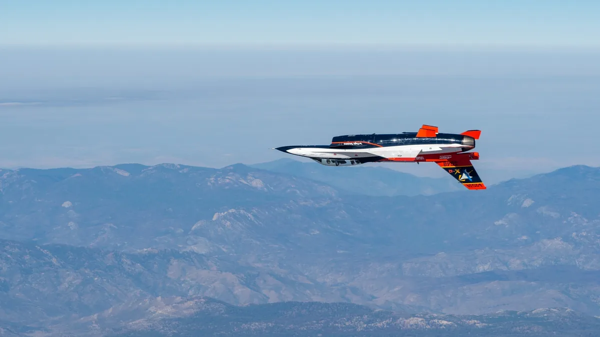 Lockheed Martin Yapay Zekası F-16 ile 27 Canlı Hedef Engelleme Gerçekleştirdi