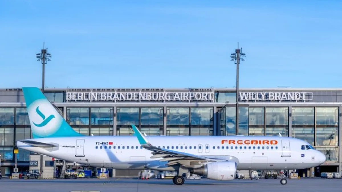 Freebird Airlines'ın 25 Yıllık Berlin Serüveni BER'de Kutlandı