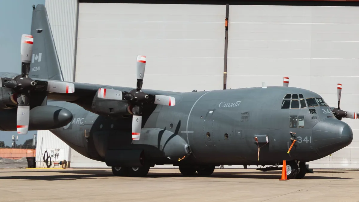 Coulson, Eski Kanada Hava Kuvvetleri C-130'ları Yangınla Mücadele Filosuna Kattı