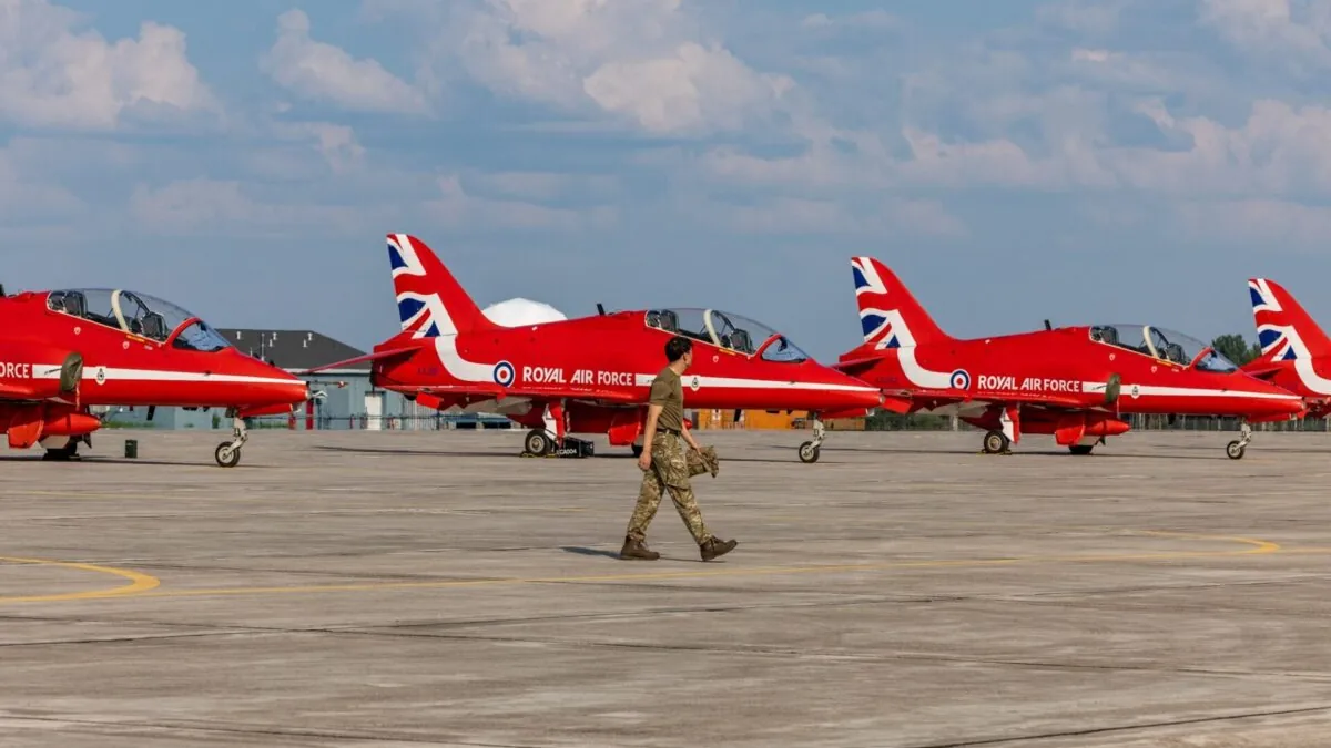 Red Arrows'un İngiltere Gösterileri İptal: Atlantik Geçişi Ertelendi