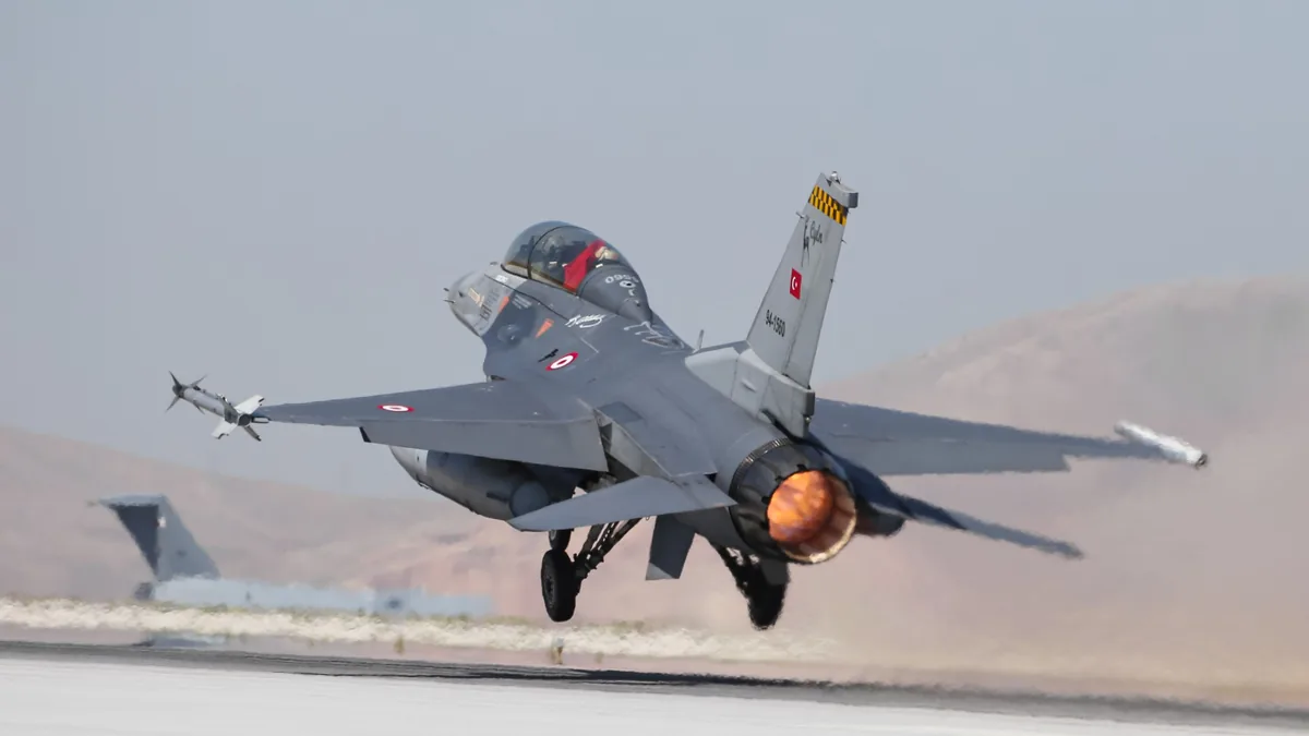 Türk Hava Kuvvetleri F-16'sı Yalova'da Düştü, Pilot Kurtuldu