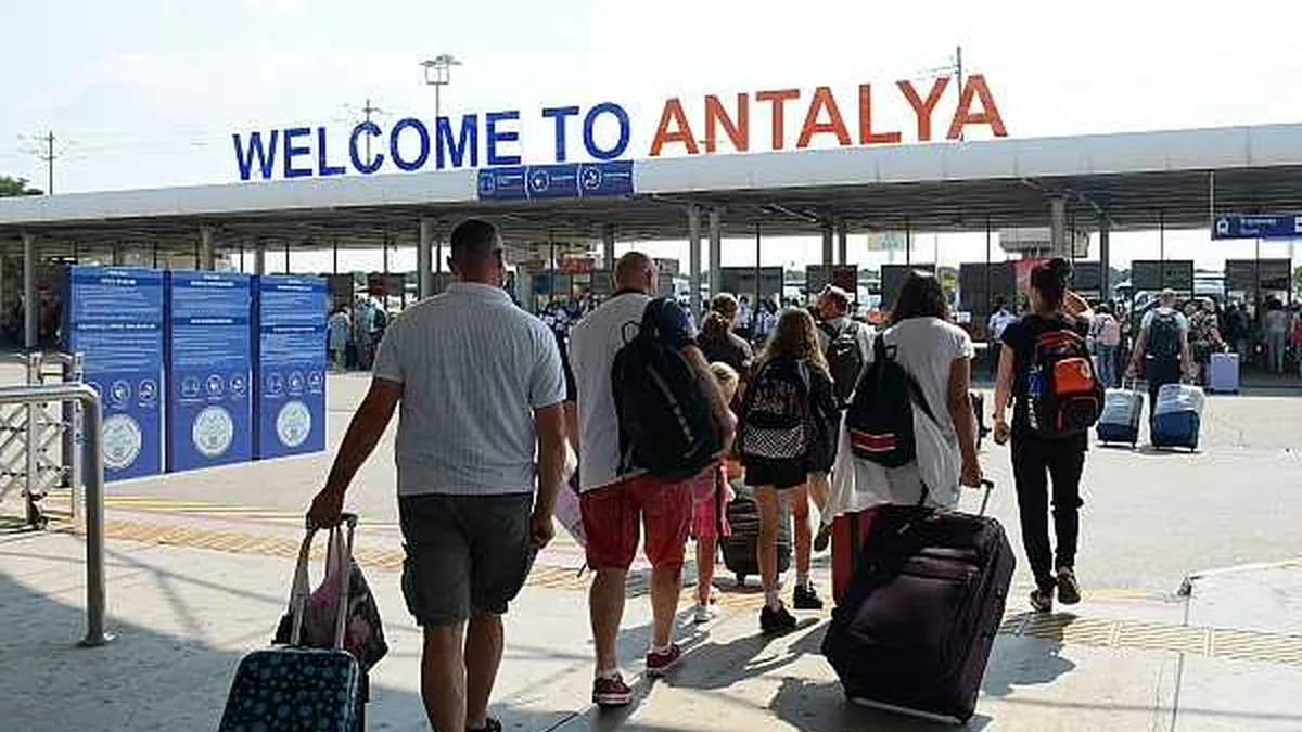 Antalya'da Rus Turist Sayısında Düşüş Beklentisi: Liderlik Sürecek