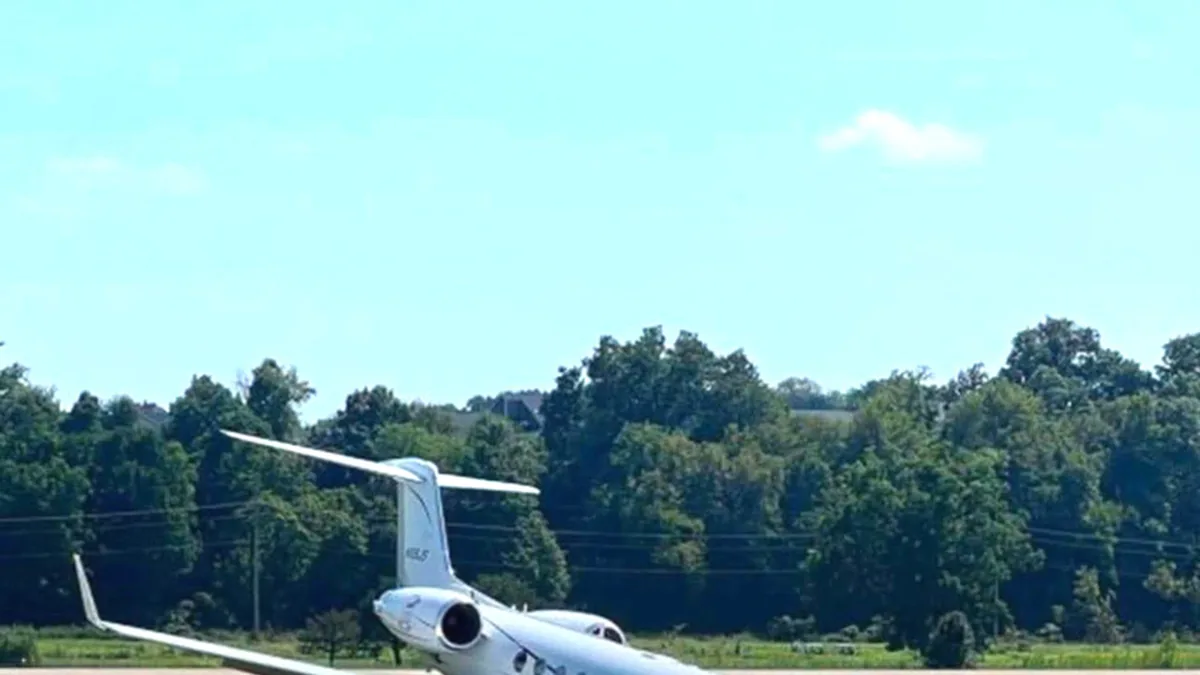 ABD'de Gulfstream G-IV Pistten Çıkma Olayı: 10 Kişi Yara Almadan Kurtuldu