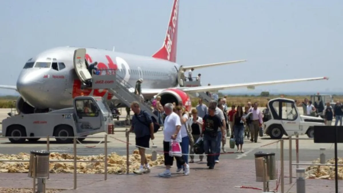 Jet2 Uçağının Kanat Ucuna Yer Ekipmanı Çarptı: Sefer Aksadı