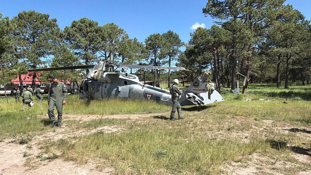 Meksika Hava Kuvvetleri'nin Black Hawk Helikopteri Acil İniş Yaptı