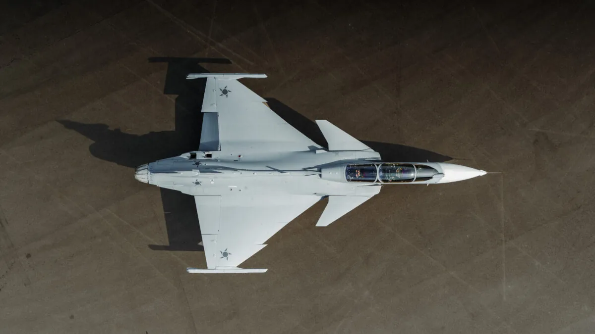 Saab Gripen F, Brezilyalı Pilotla İlk Uçuşunu Tamamladı