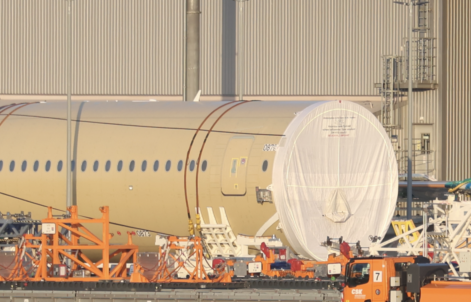 THY’nin Dev Kuşu Şekilleniyor: İlk A350-1000’in Gövde Parçası Üretim Hattında Görüntülendi