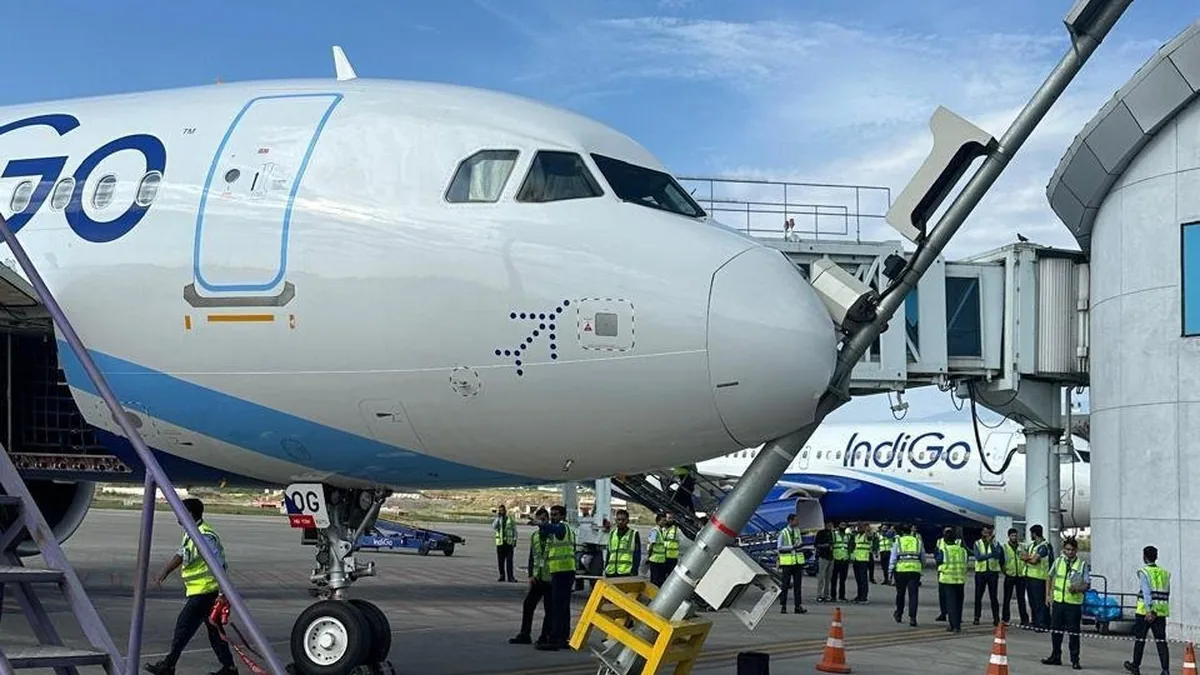 IndiGo Uçağı Srinagar'da VDGS Direğine Çarparak Hasar Gördü