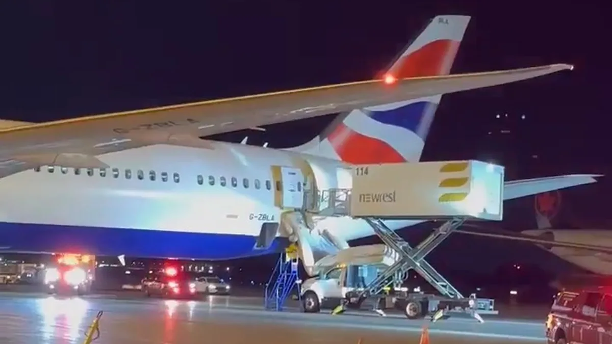 British Airways BA94 Seferinde Tahliye Kaydırağı Pistte Açıldı