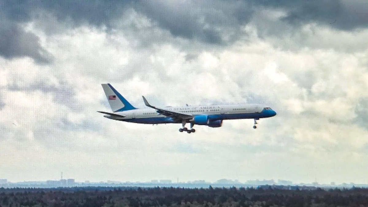 ABD Temsilcileri Moskova'ya Boeing C-32A ile Ulaştı: Diplomasi Hız Kazanıyor