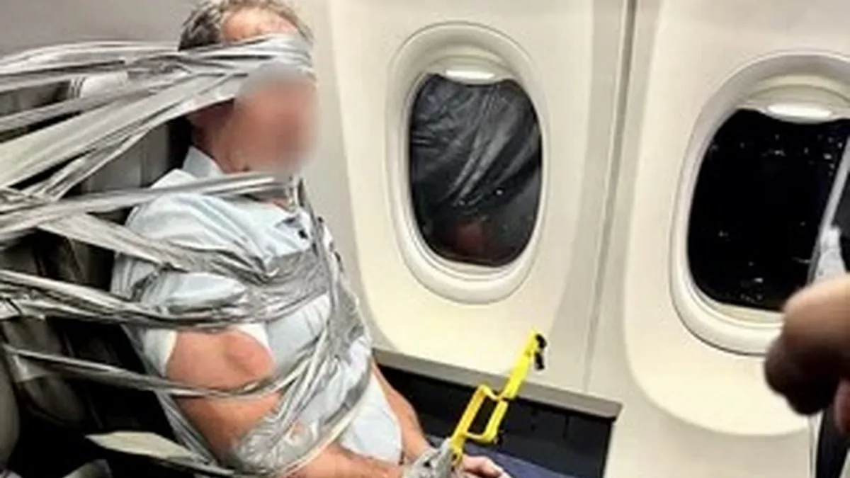 American Airlines Uçuşunda Olay Çıkaran Yolcu Bantla Koltuğa Sabitlendi