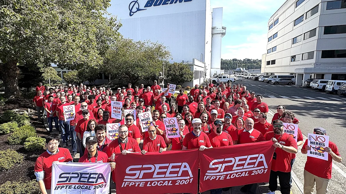 Boeing, SPEEA Grev Riski Öncesi Kemer Sıkma Politikasına Gitti