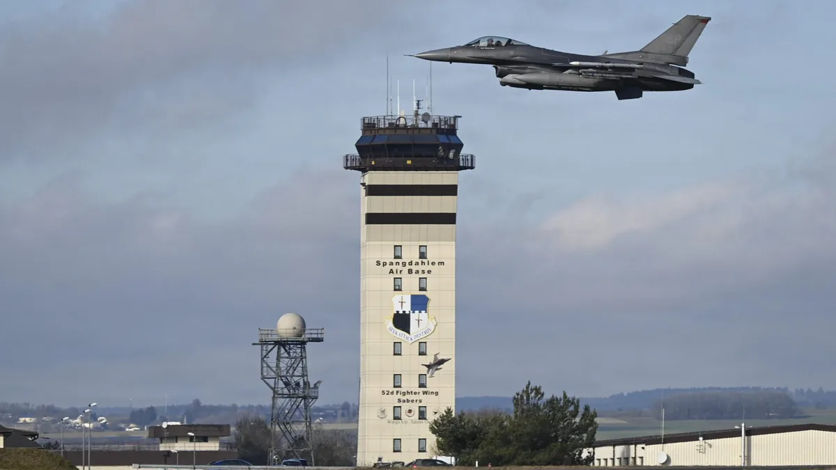 Almanya'daki Spangdahlem Hava Üssü Yakınında F-16 Düştü: Pilot Yaralı Kurtuldu