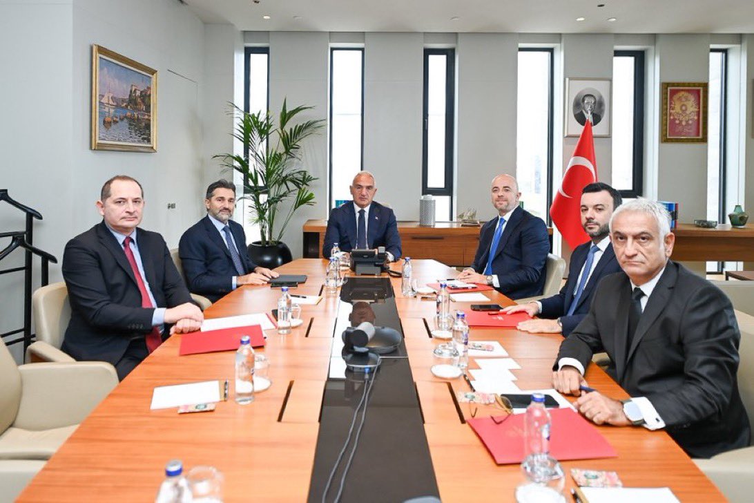 Bakan Ersoy ve THY Yönetimi Turizm Hedeflerini Masaya Yatırdı