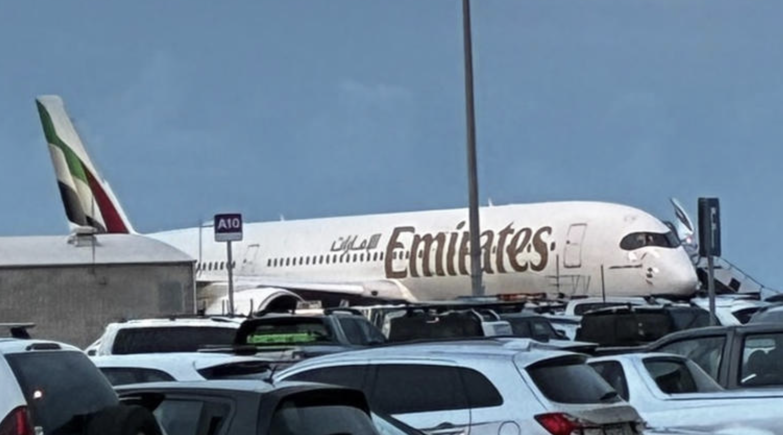 Emirates Uçağı "Motor Yangını" Uyarısıyla Geri Döndü!