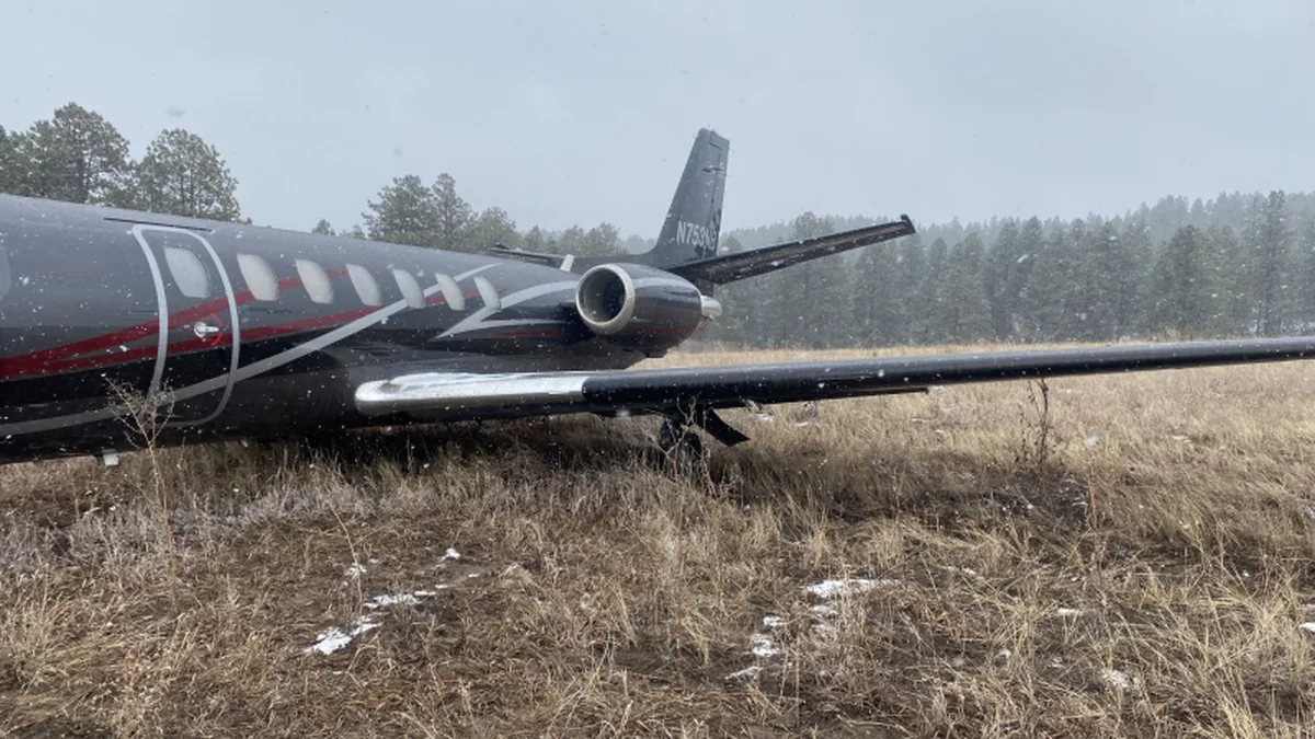 NTSB Raporladı: Aşırı Yüklü ve Karlı İş Jeti Pistten Çıktı