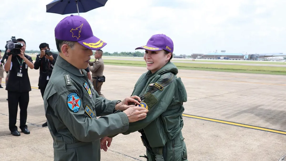 Tayland Kraliçesi Suthida'dan Gripen Savaş Uçağıyla Tarihi Solo Uçuş