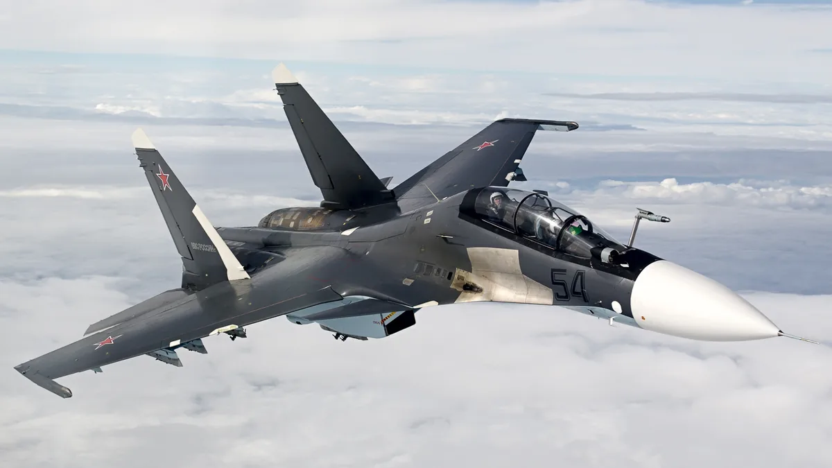 Rus Su-30 Savaş Uçağı Kaliningrad'da Düştü: Pilotlar Fırlattı
