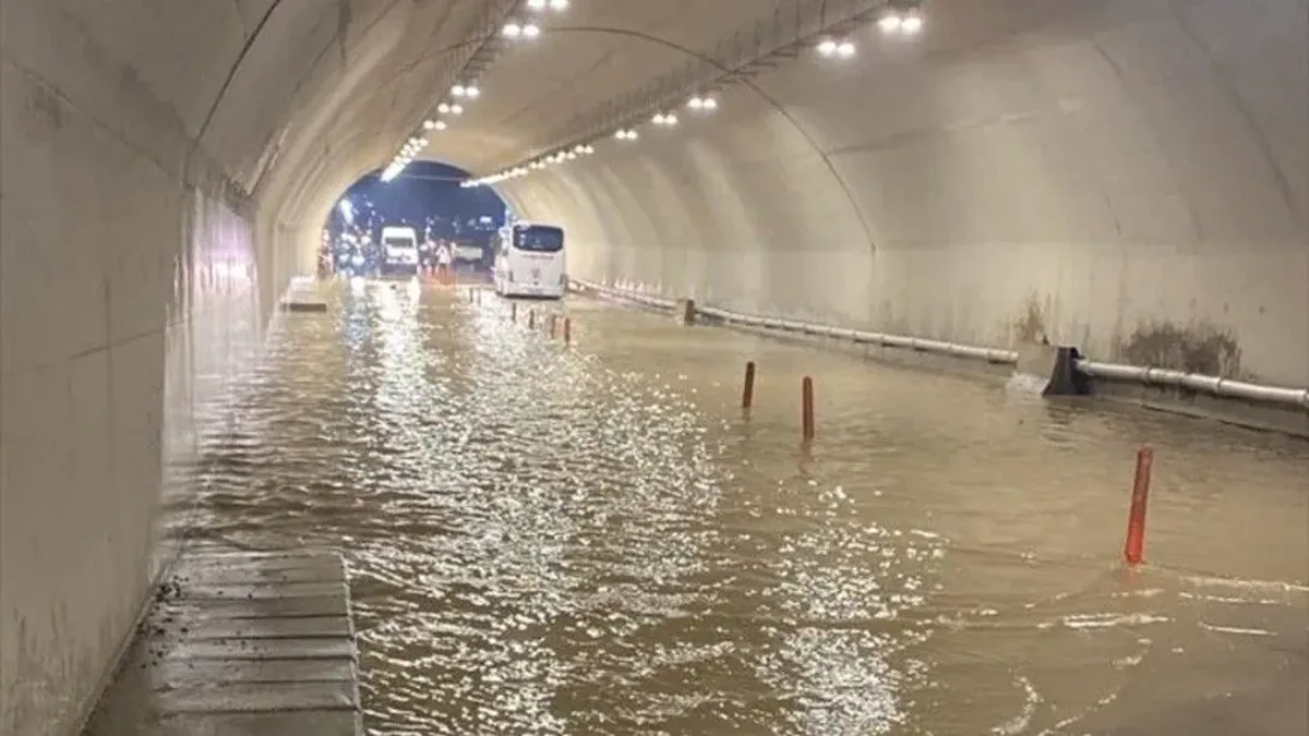 İstanbul'da Sağanak: Sabiha Gökçen Kargo Tüneli Su Altında Kaldı